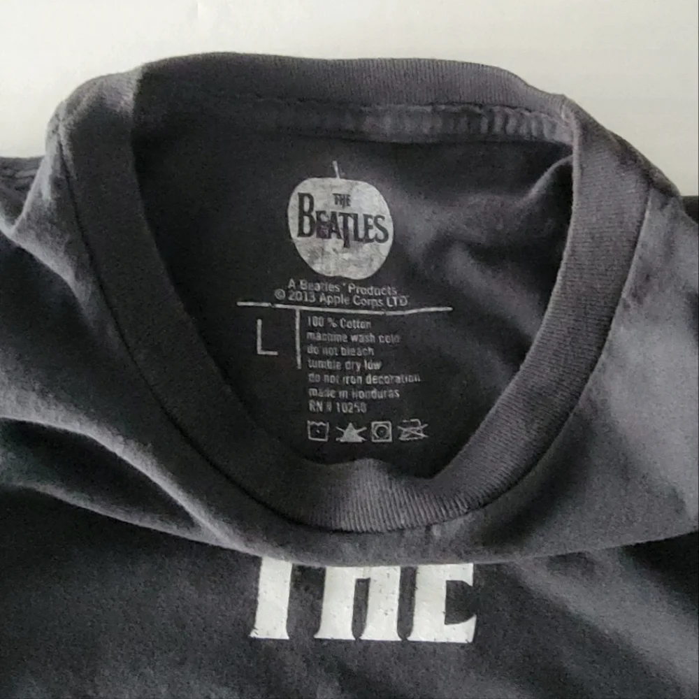The Beatles Sgt. Pepper Lonely Hearts Club  Band Men's  T- Shirt, 2013 Size L - Picture 9 of 11